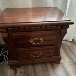 2 Nightstands 