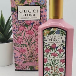 Gucci
 
Flora Gorgeous Gardenia Eau de Parfum

3.3 fl (2 available) 