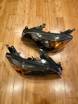 New Headlight for Toyota Rav 4 2006-2008 with bulbs. Driver & Passenger Side