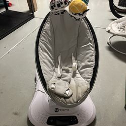 4Moms MamaRoo Multi Motion Baby Swing 