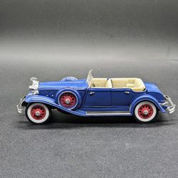 1932 Chrysler LeBaron Convertible diecast Metal 1/25 scale.   By Signature 2003