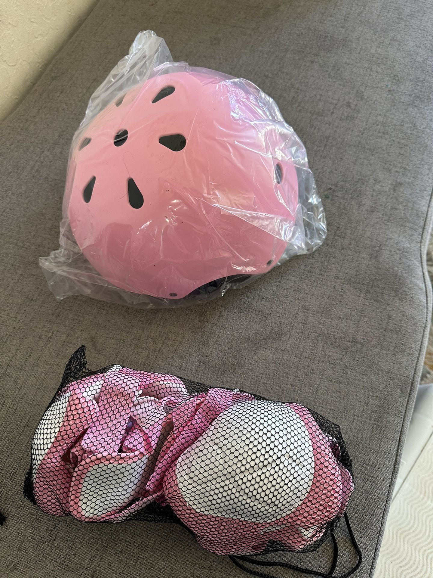 Kids Helmet With Knee & Elbow Cuffs Brand New