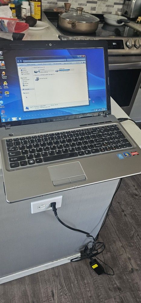 Lenovo Ideapad Z565 15.6" (250GB SSD, AMD Phenom II , 4GB RAM) Laptop