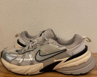 Nike V2K Run Summit White Metallic Silver Women's 8 Running Sneakers FD0736-100
