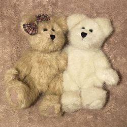 1 Set The Boyds Collection 7” Hugging Posable Teddy Bears 