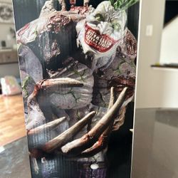 NEW DC Collectibles Batman Arkham Deluxe Figure Titan Joker 11.5”