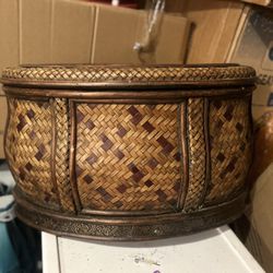vintage Chinese covered basket woven From  bamboo