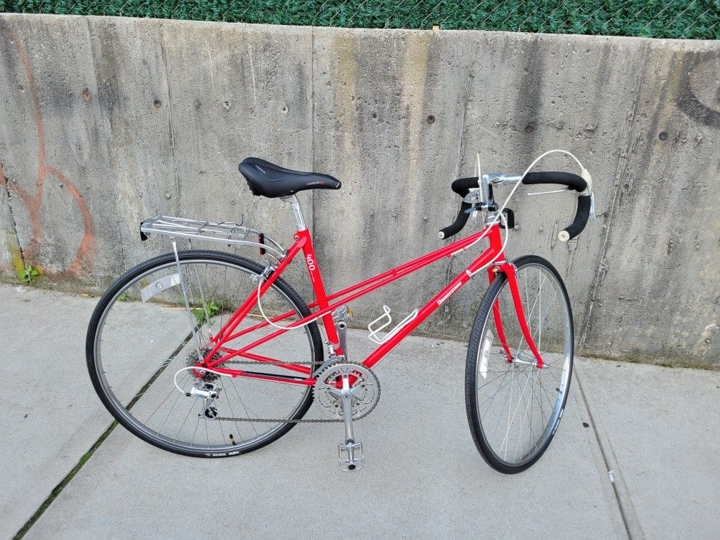 Mint Vintage Bridgestone 400 sport touring 18 speed road.