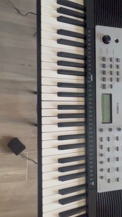 Yamaha Electronic Keyboard + Sustain Pedal – Barely Used