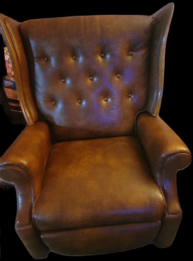 Matching Leather Loveseat And Rocker Recliner 11