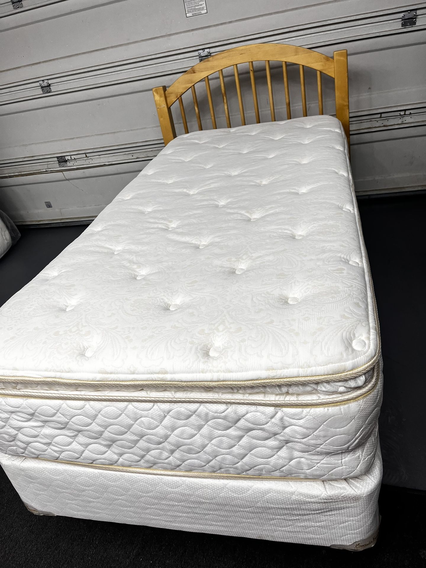 Twin Bed Like New!