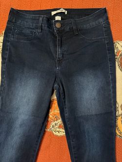 Modern stretch blue jeans for ladies brand REFUGIO Size 8 like new