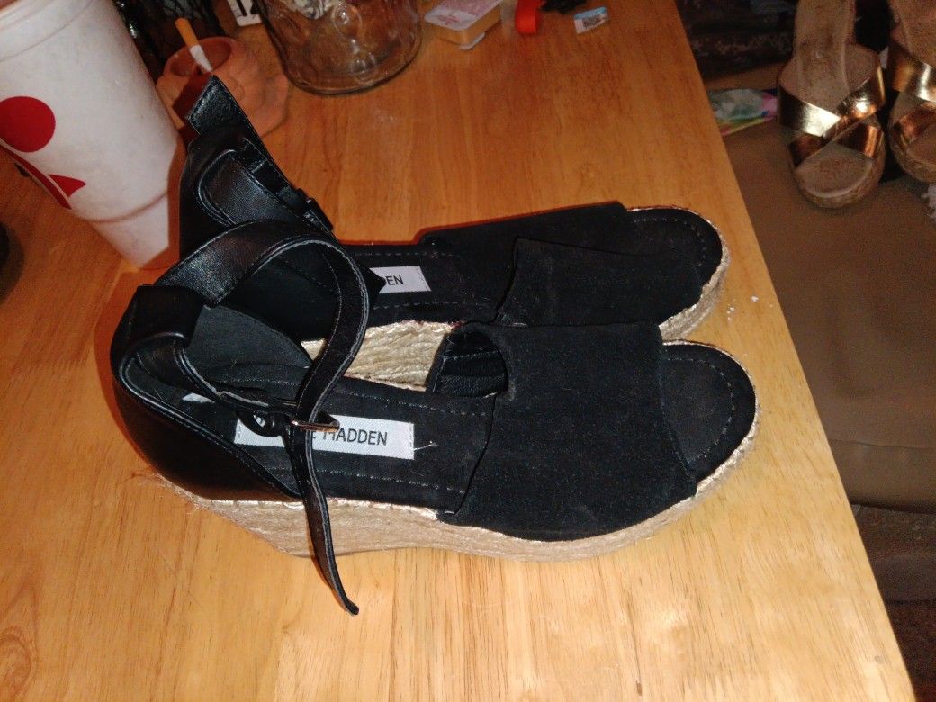 Steve Madden Wedge Heel With Ankle Strap In Great Condition Worn1s Size 8.5