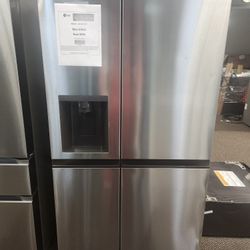 27 Cu.ft Side By Side Refrigerator With Water And ICE 1 Year Warranty Included Financing Available 