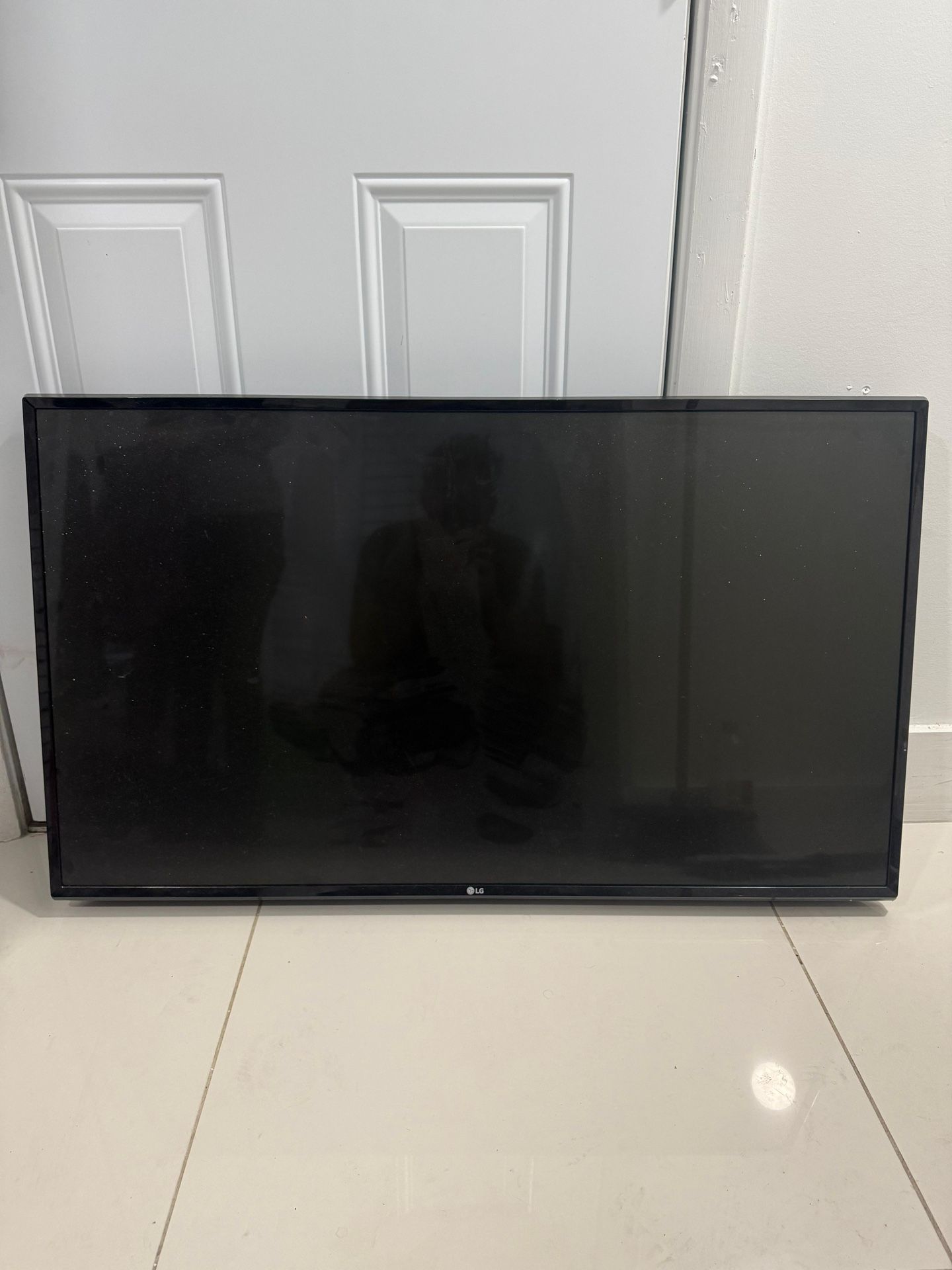 TV LG 43”