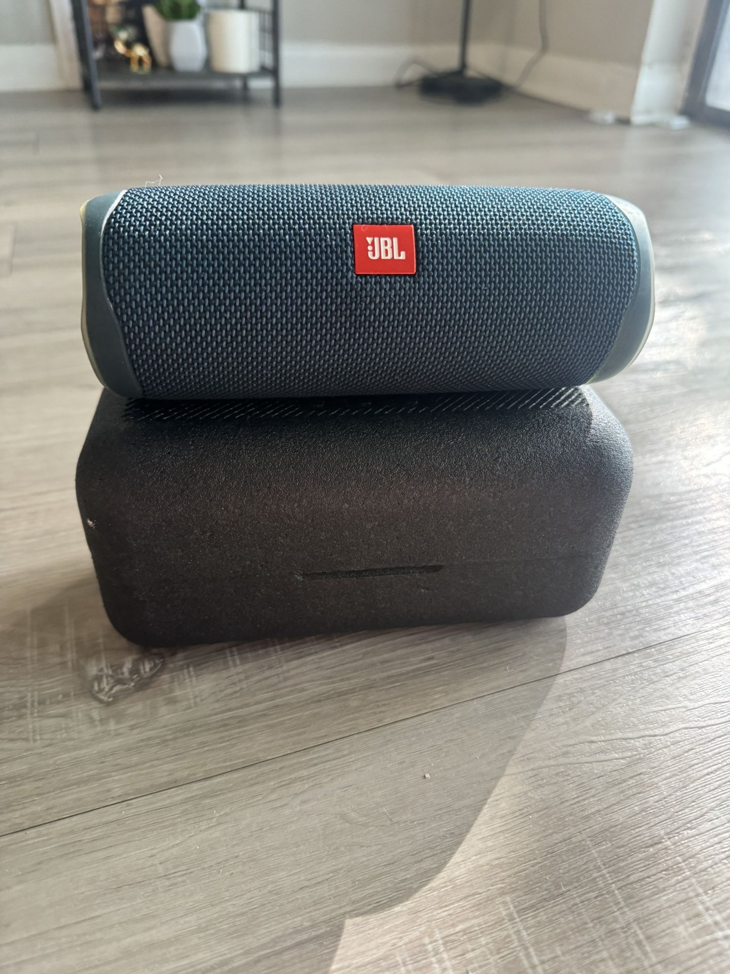 JBL - Flip 5 Portable Bluetooth Speaker 