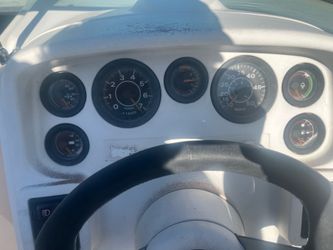1990 Chris Craft Cuddy