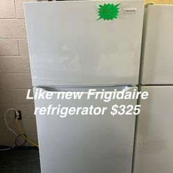 Like New Frigidaire Refrigerator 