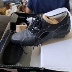 Womans 6.5 Golf Shoes 