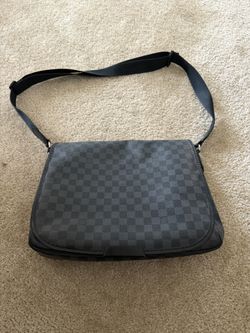 AUTHENTIC LOUIS VUITTON DAMIER MESSENGER BAG
