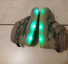 Kid's light up Oshkosh 8C - Cash