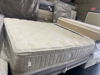 King Mattress And Boxspring 🦖