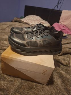 On Running Cloudmonster Sneakers