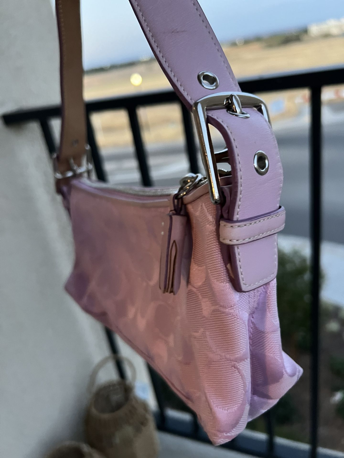 Vintage Hobo Pink Coach Bag for Sale in Sunnyvale, CA - OfferUp