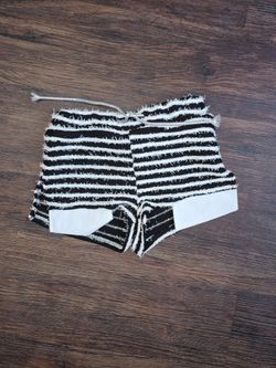 Size small women shorts