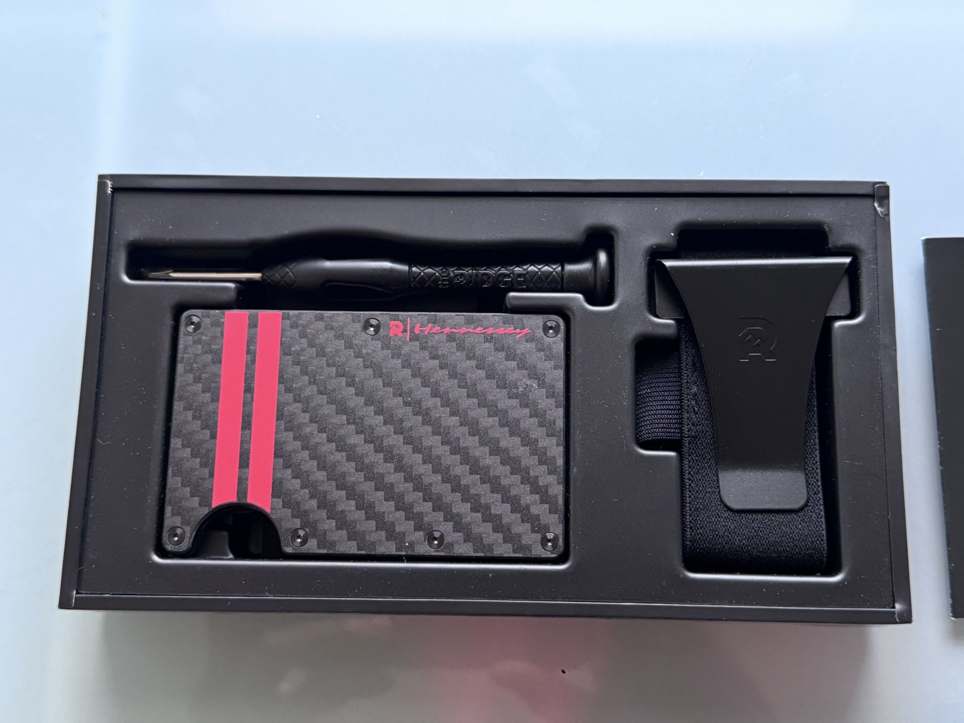 RIDGE wallet Limited edition Hennessey collab, carbon fiber, Black/red