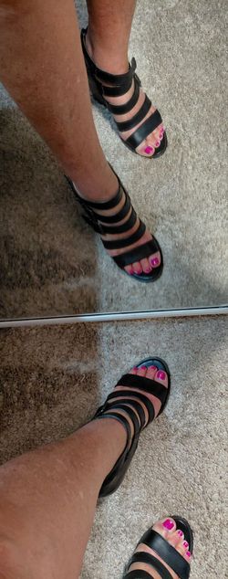 Black strappy heel mud size7
