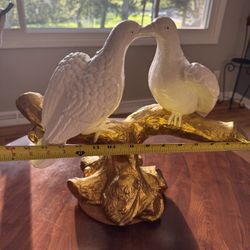 Elegant bird sculpture – white and gold
