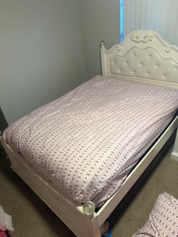 Full size bed