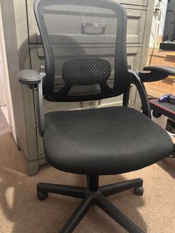 Black Mesh Office Chair with Armrests!
