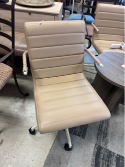 light brown LeisureMod Hilton Modern office chair features a high-back ribbed design with faux leather upholster