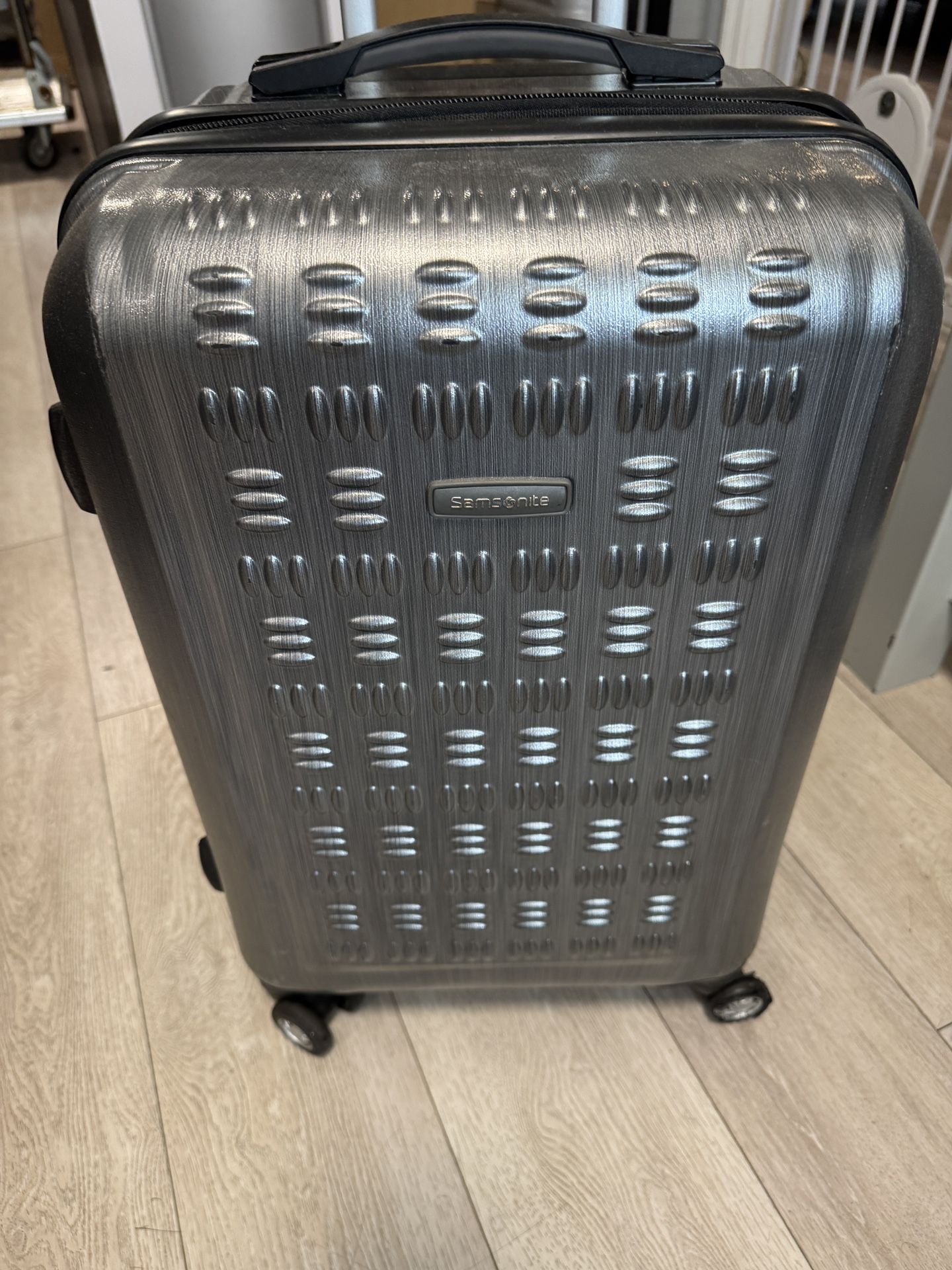 Samsonite rolling carry on luggage 