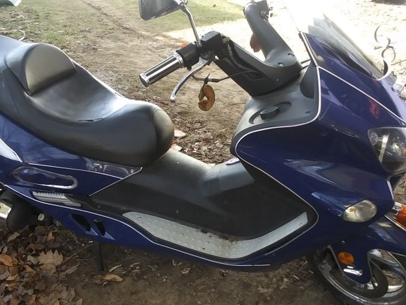 2011 Jonway 250cc scooter With Title