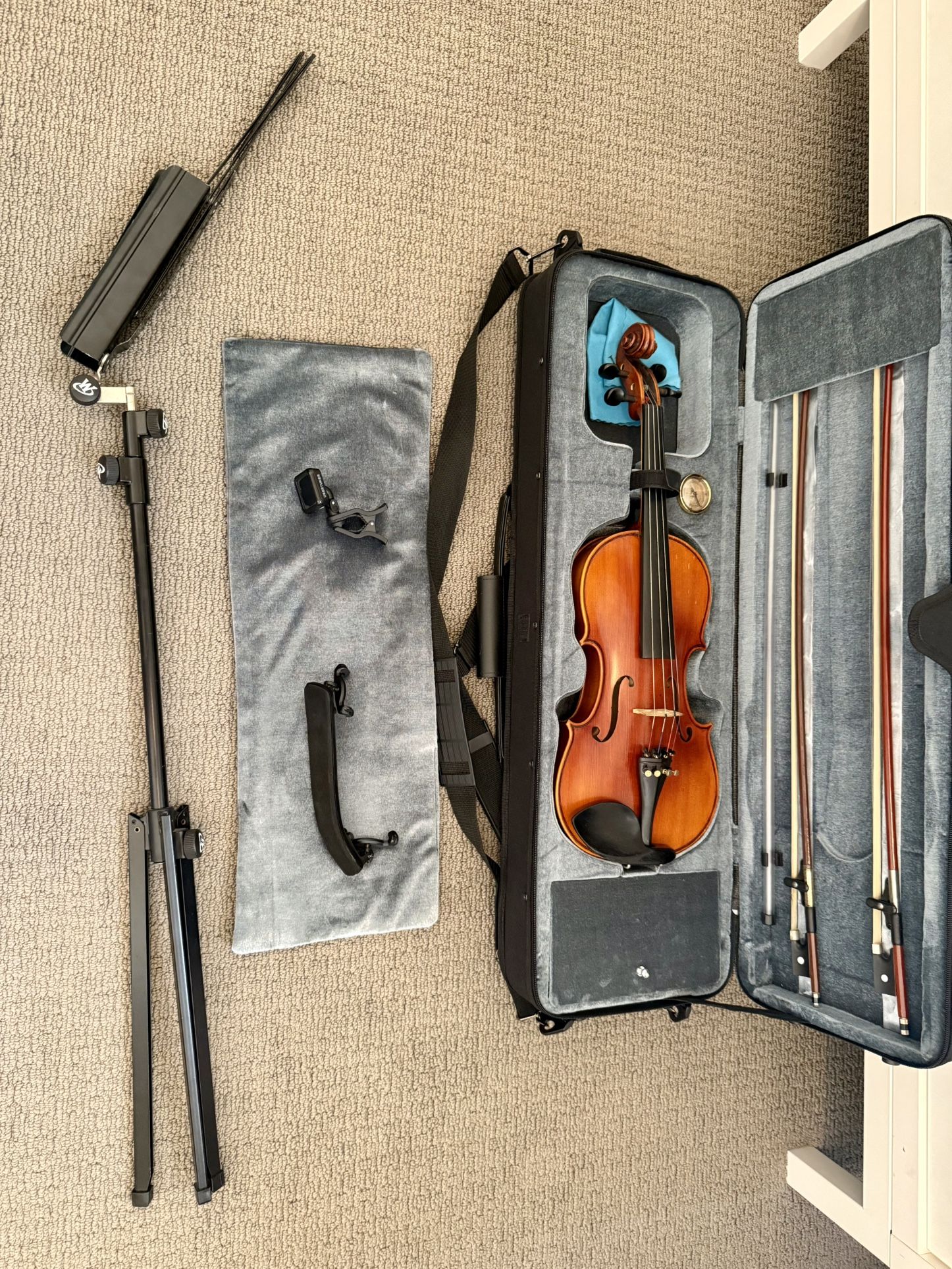Full (4/4) Violin with Accessories