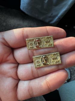 Hundreds dollar earrings