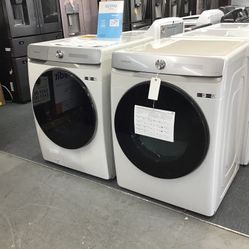 New Scratch And Dent Samsung Front Load Washer And Dryer Set. 1 year Warranty 