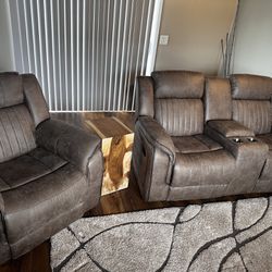 Recliner And Reclining Love Seat 