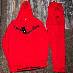 Red Men Size Large Nike Sweatsuit 