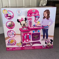 Minnie Flipping Fun Kitchen