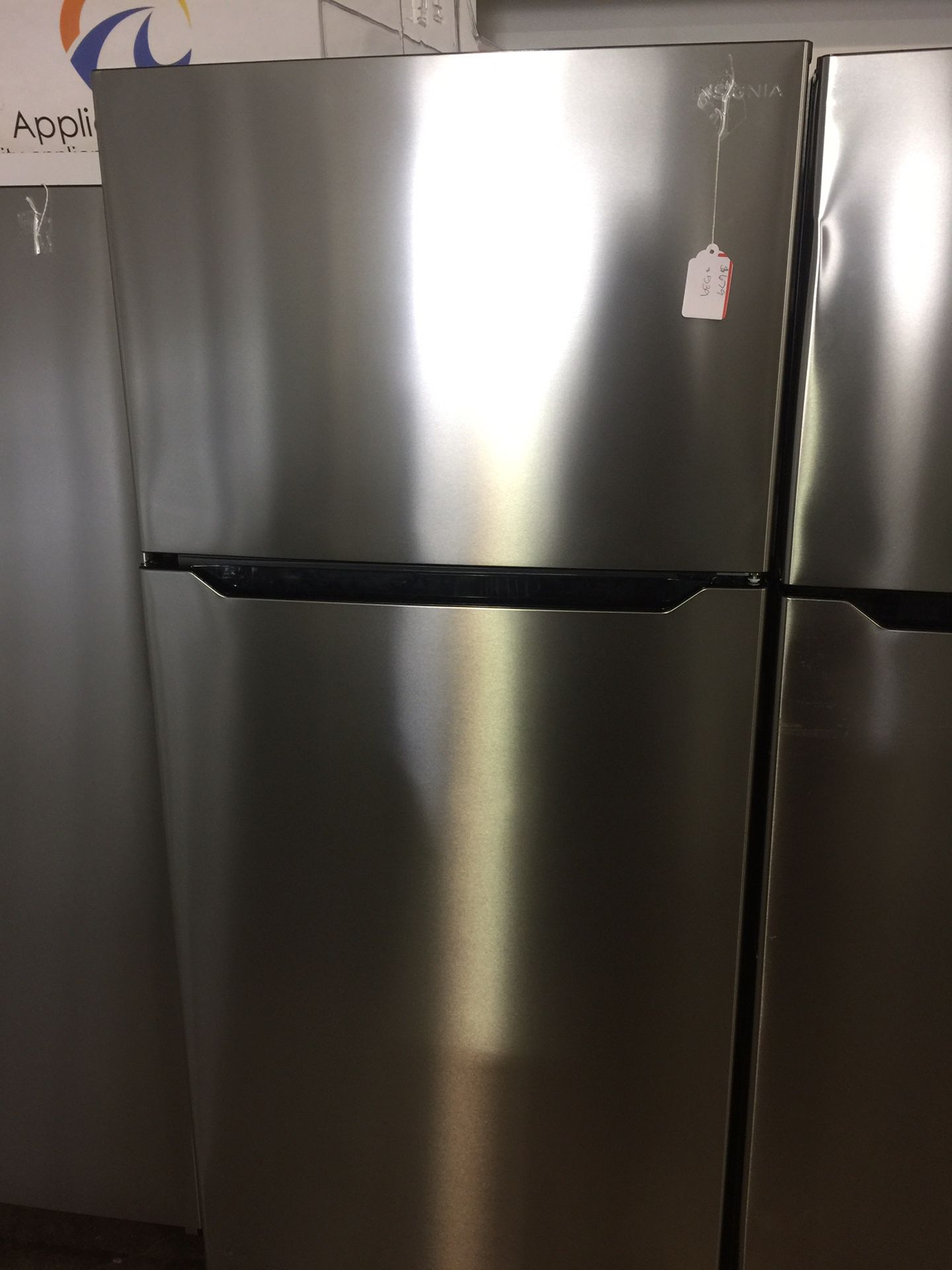 Insignia Top freezer fridge