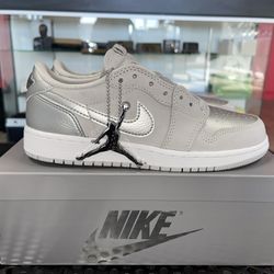 Jordan 1 Metallic sliver Low