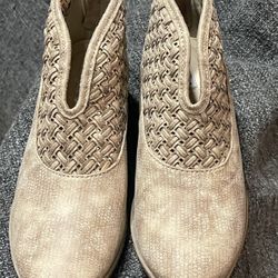Women’s Boots? Size 8