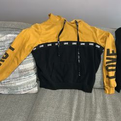 Hoodies / sweatshirts 