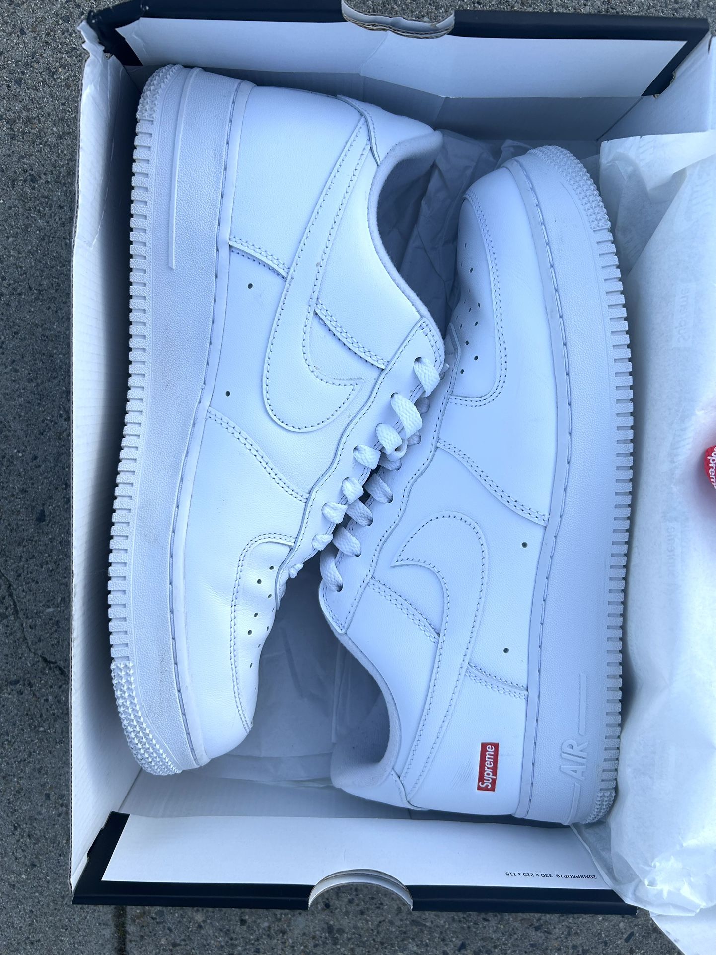 Supreme nike Air Force 1’s 10.5