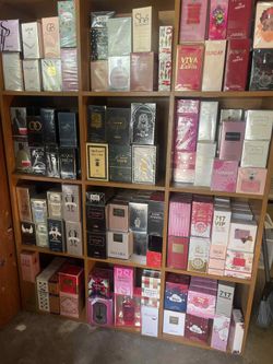 🙂Gran variedad de perfumes para hombre y mujer 😄
Rico y duradero aroma 🎁 calidad 🎁 

🤩🤩$10 cada uno 
🤩🤩también vendemos por mayo