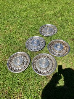 5 spoke Cadillac coupe, Deville wire wheel hubcaps 1980s or 70s?